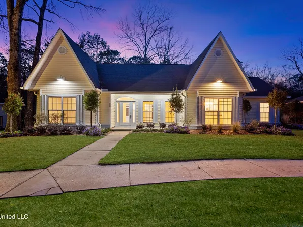 903 Woodglen Dr, Ocean Springs, MS 39564