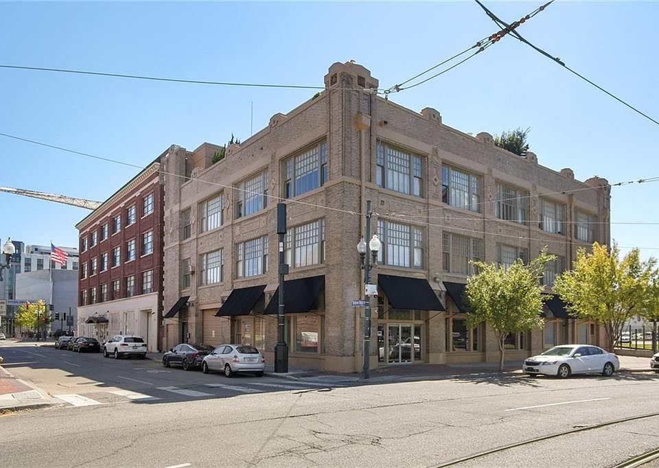 1st image of 1000 Saint Charles Ave #2D