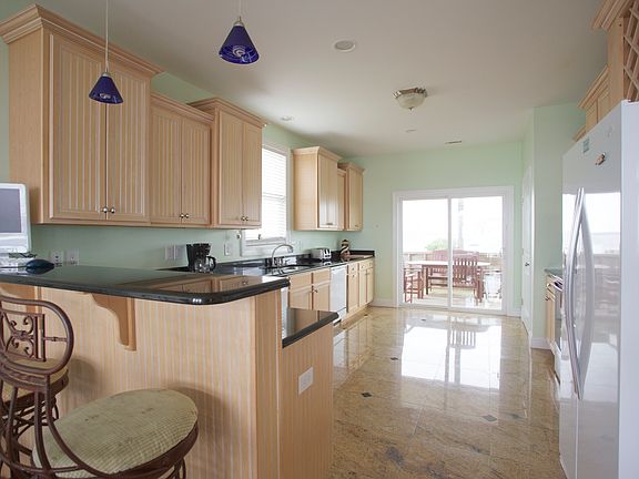 5th image of 1808 Ocean Dr