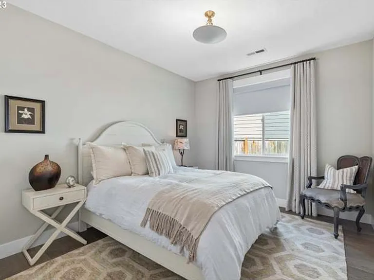 1741 NE Pecan Ln — Photo 12