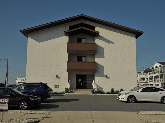 3rd image of 301 41st St APT 1