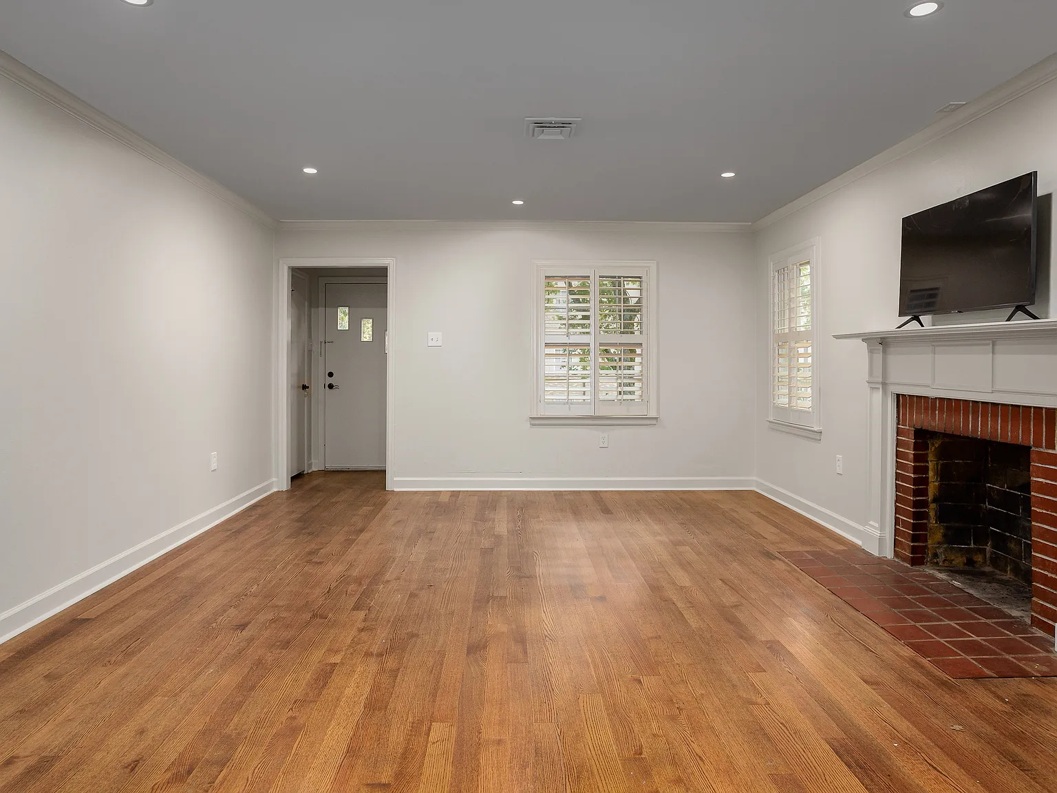 3 bed, 1600 sqft, $2,000 — Photo 4