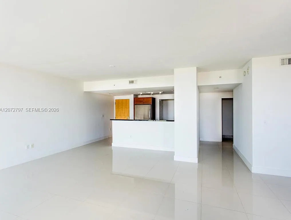 Vizcayne North Condo — Photo 2
