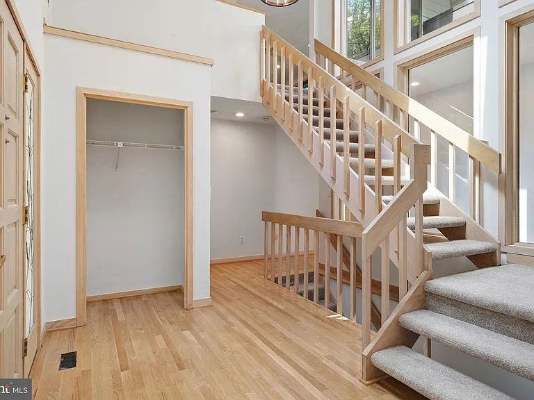22 Poplar Point Rd — Photo 2