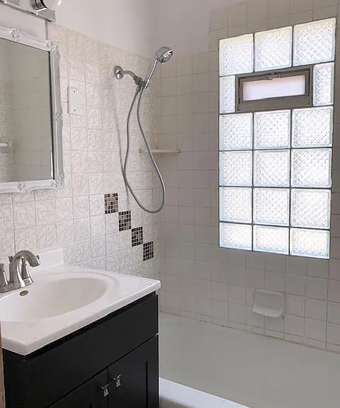 Porcelain tile tub surround