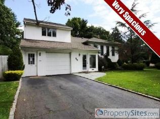 369 Old Courthouse Rd, Manhasset Hills, NY 11040