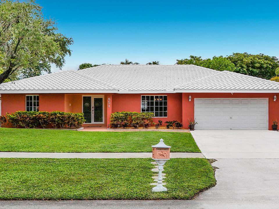 1st image of 851 E Plantation Circle