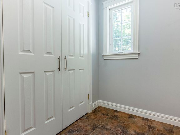 4th image of 2948 Borden St