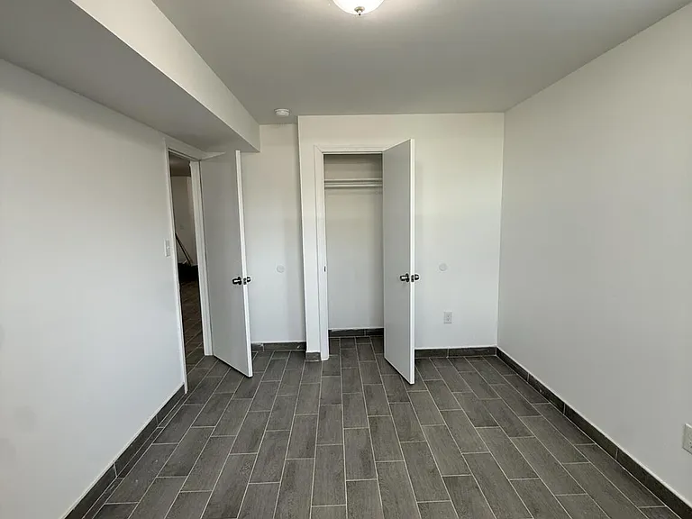 323 Nicholas Ave — Photo 9