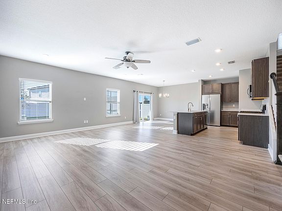 4th image of 497 Chandler Dr