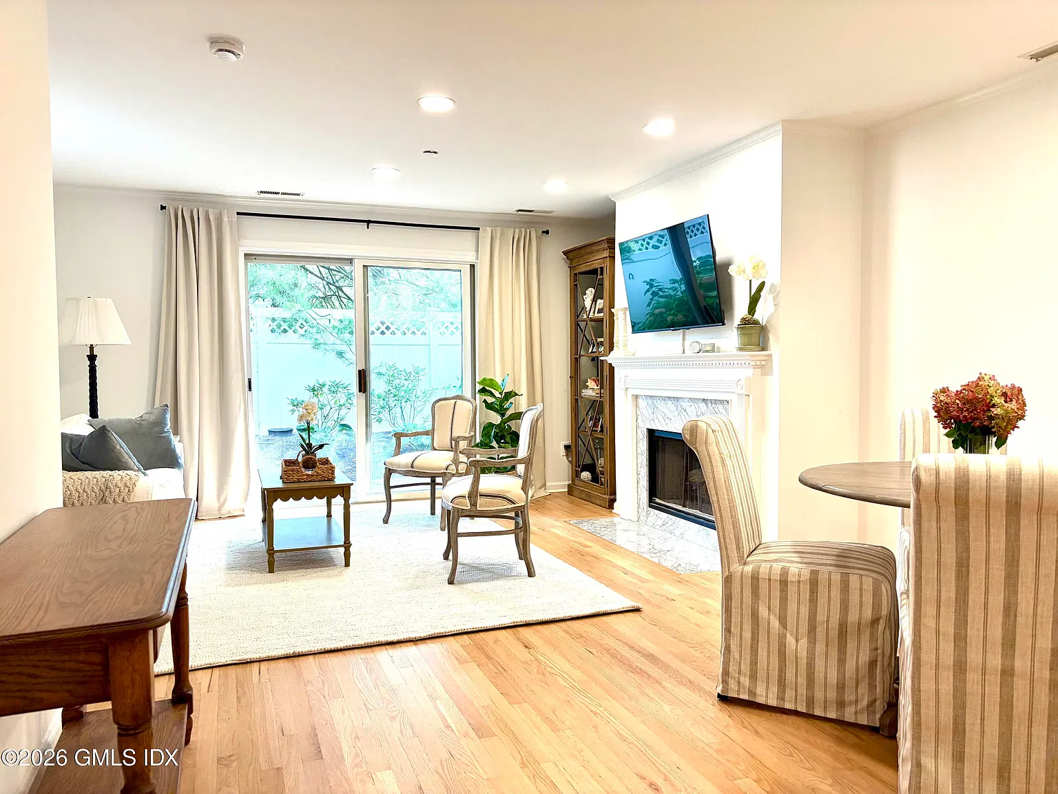 1 bed, 2.0 bath, 1015 sqft, $4,000 — Photo 4