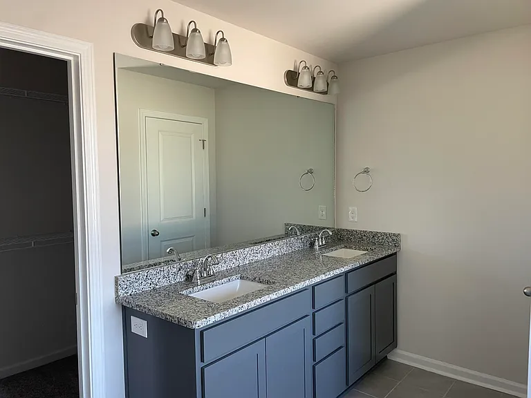 715 Courtland Dr — Photo 9