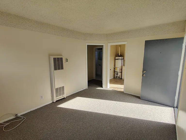 9310 Holmes Ave #3/4 — Photo 4