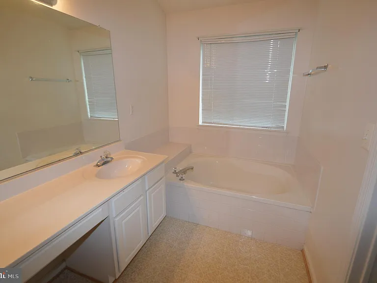 4209 Trumbo Ct — Photo 20