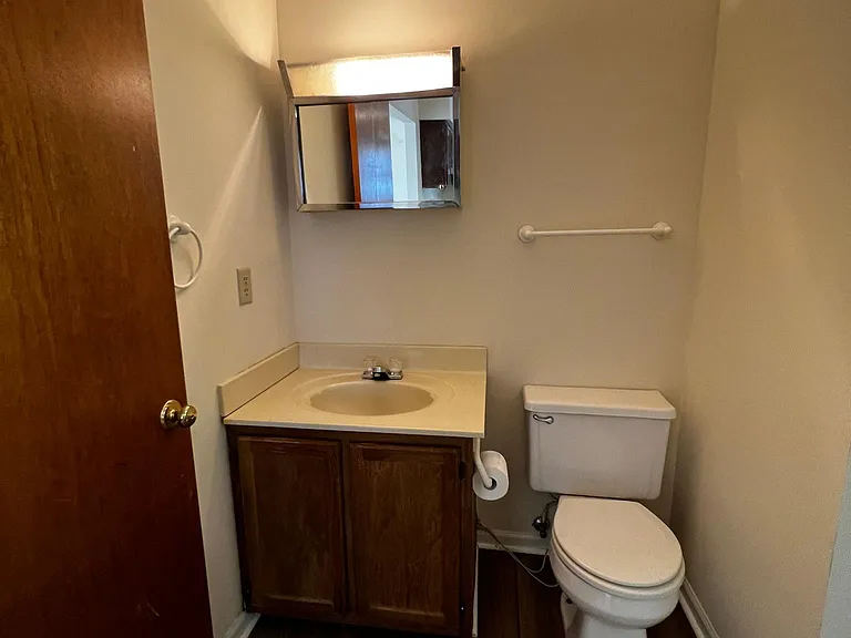 241 Creekside Ct #B — Photo 8