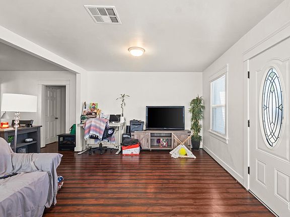 4th image of 419 Ray St