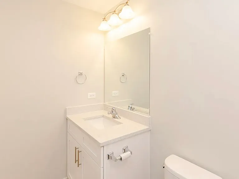 3603 W Ainslie St #G — Photo 11