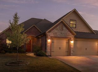 724 NE 23rd St, Moore, OK 73160