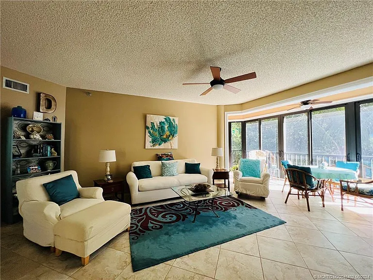 221 NE Plantation Rd #215 — Photo 14