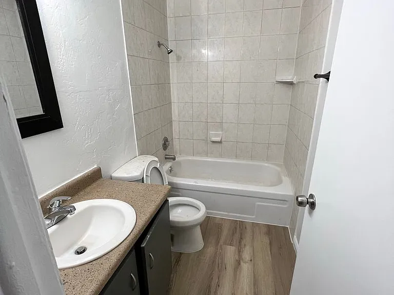 2517 S Lakecrest Dr — Photo 3