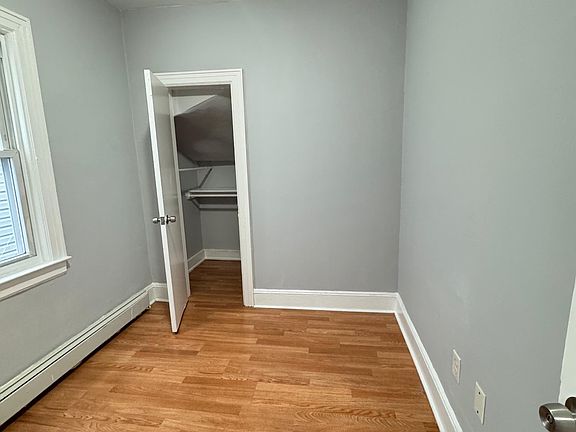3rd image of 225 Isabella Ave #L1