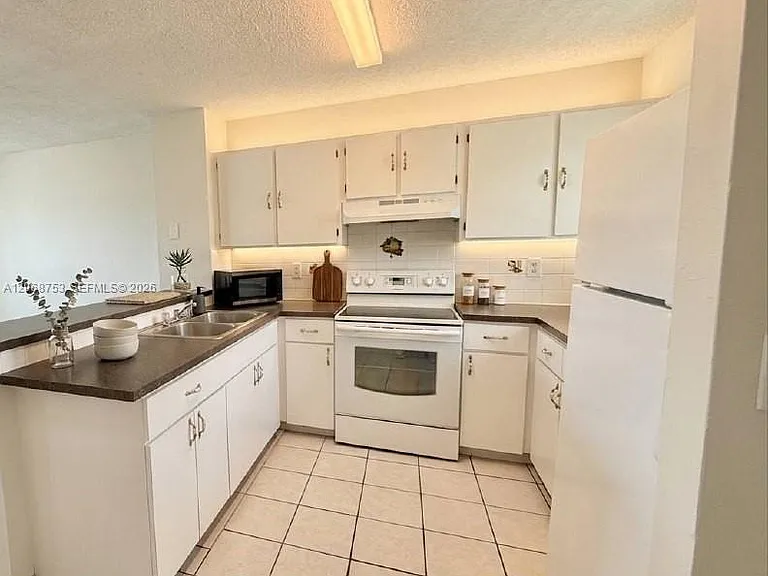 8750 N Sherman Cir #505 — Photo 7