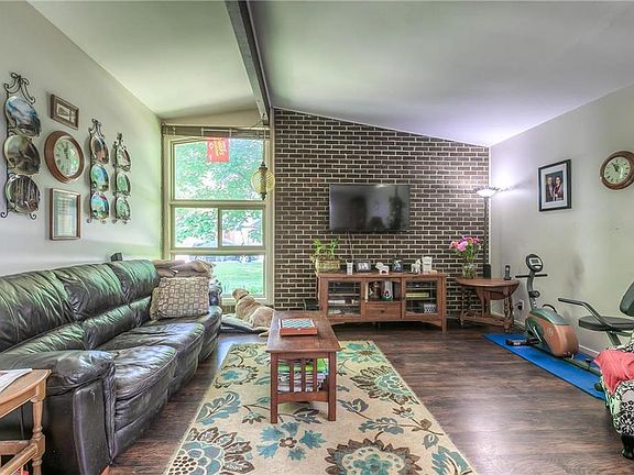 5th image of 9109 W 93rd St
