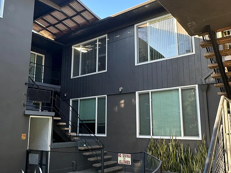 7555 De Longpre Ave #9 — Photo 19