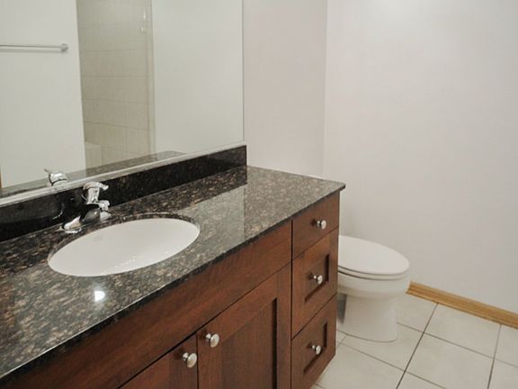 5th image of 3338 N Sheffield Ave #3B