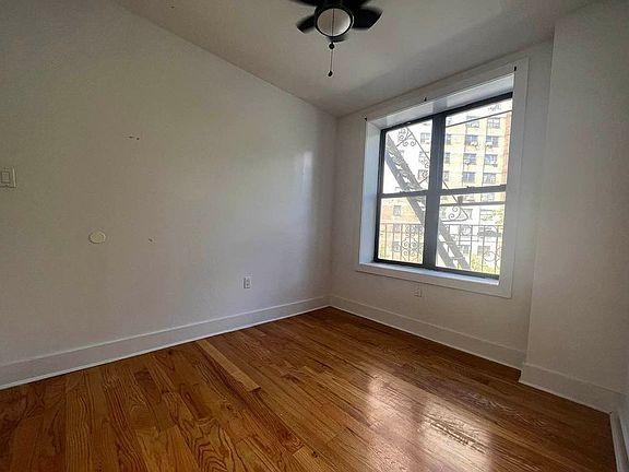 4th image of 930 De Kalb Ave #403