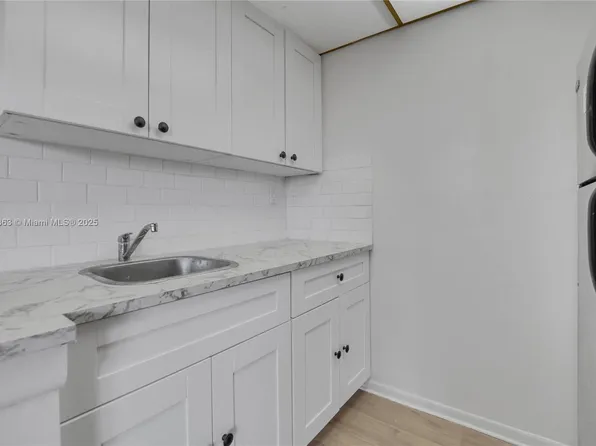 2145 Pierce St APT 418, Hollywood, FL 33020