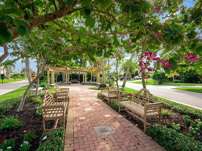 48 Ocean Dr — Photo 32