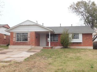 711 SW 2nd St, Moore, OK 73160