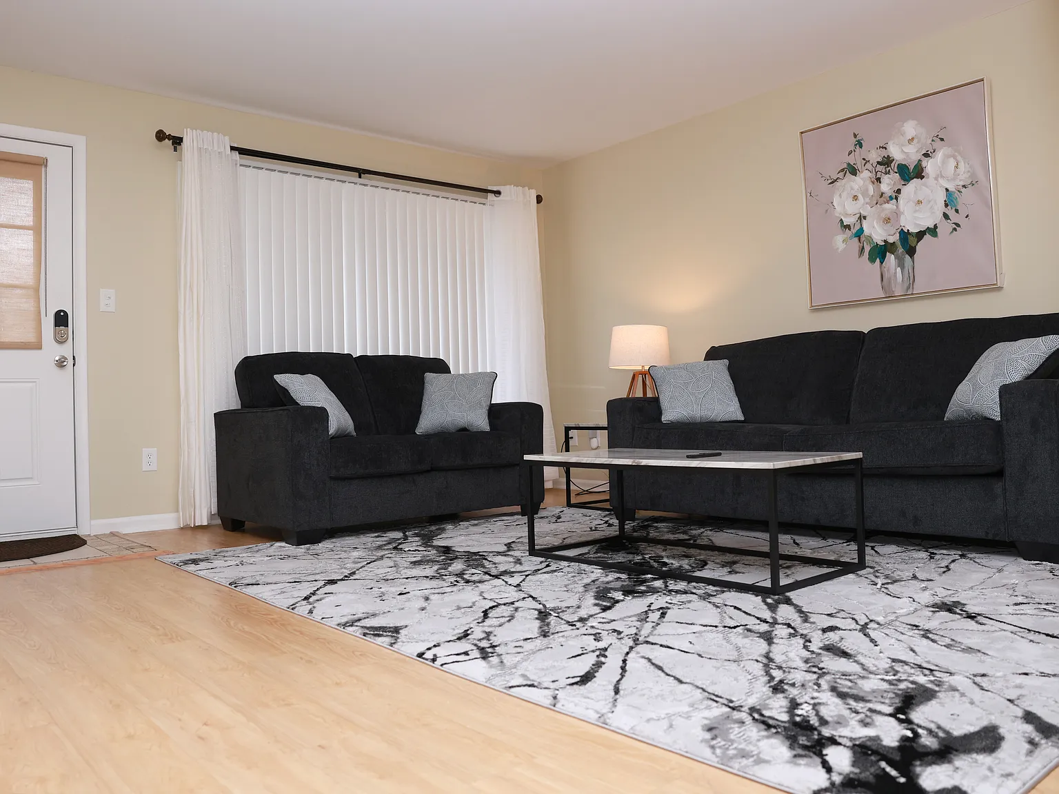 4 bed, 1863 sqft, $3,950 — Photo 1