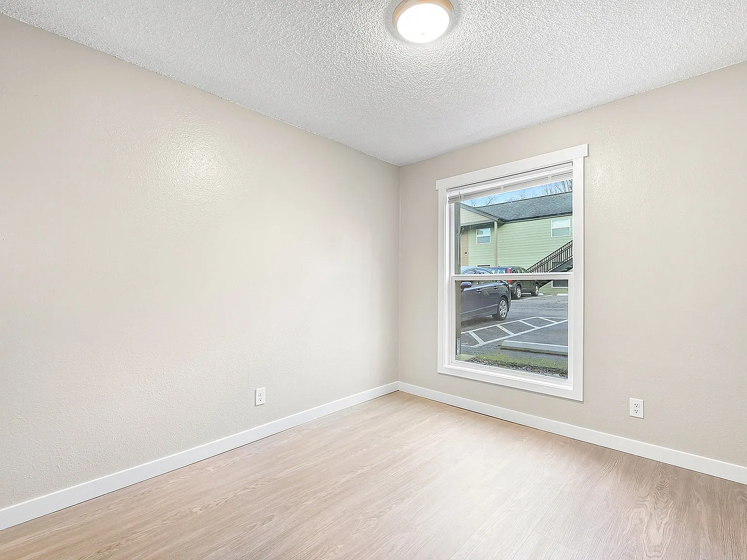 2600 Alderwood Ave — Photo 1