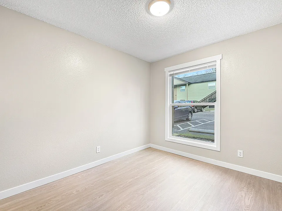 2600 Alderwood Ave