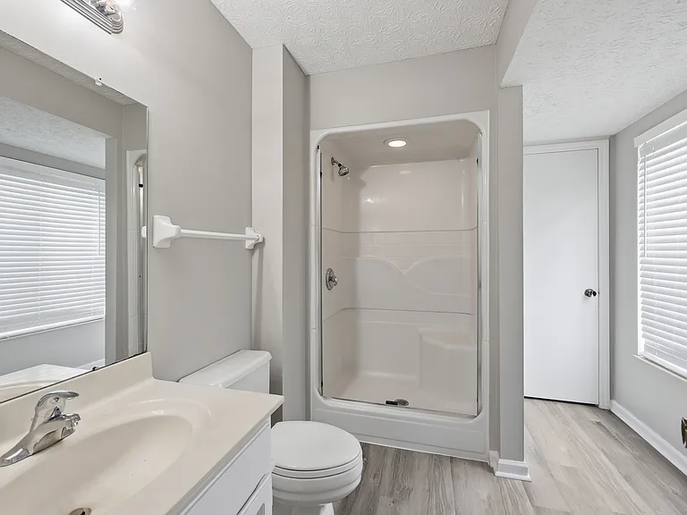 pirmary suite bathroom