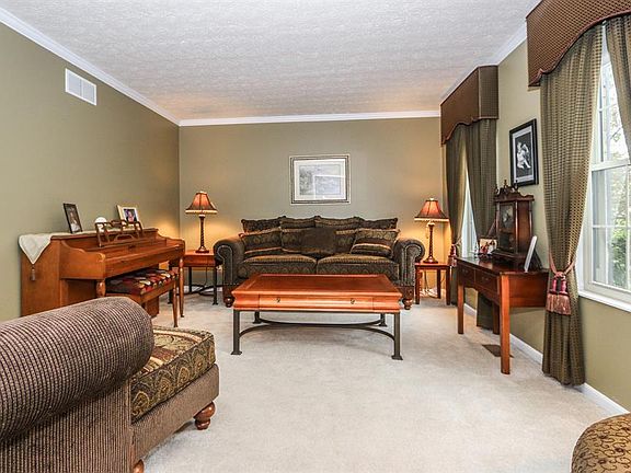 4th image of 4743 Moselle Dr