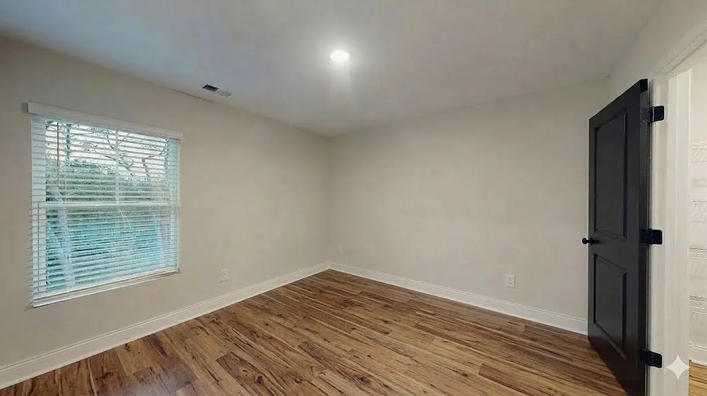 Building Photo - 212 Winding Chestnut Dr