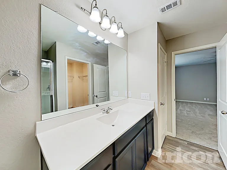 4945 Hallies Gdn — Photo 10