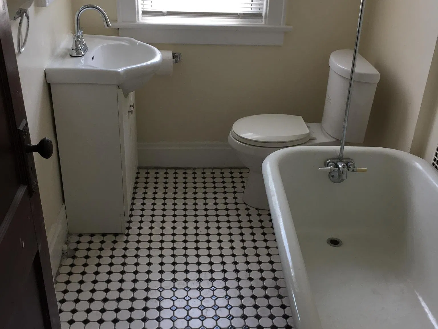 363 E Hinman Ave — Photo 2