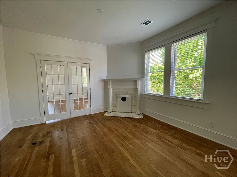 1014 E Anderson St — Photo 6