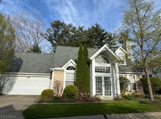 61 W Stonebrooke Dr, Chagrin Falls, OH 44022