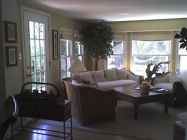Beautiful Sunny Family Room - open floor plan