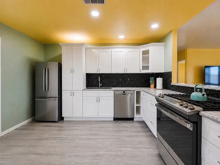 224 S Gateway Blvd #B — Photo 2