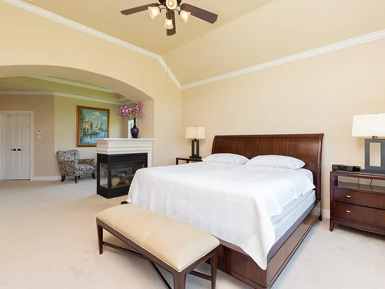 162 W Hullwood Ct — Photo 26