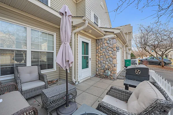 1915 Bluestem Ln — Photo 2