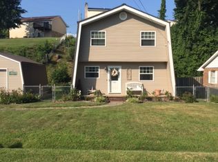 65 Overlook Dr, Hurricane, WV 25526