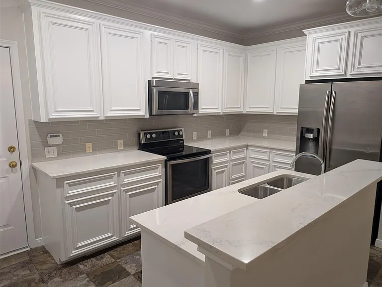 1405 Rosalie St — Photo 2