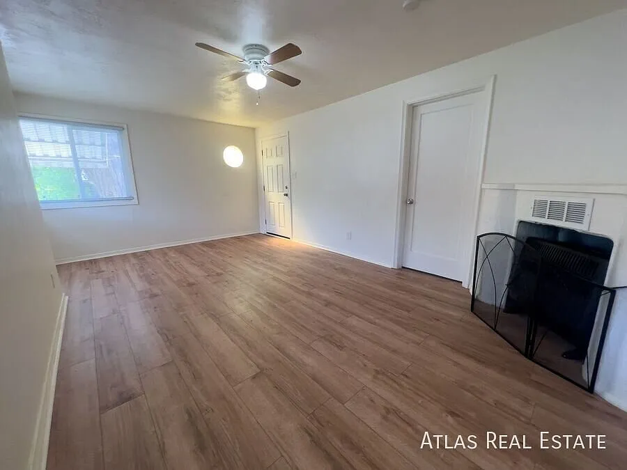 Remodeled 1bd/1bath | Large Backyard | Close to Shopping & Dining — Photo 4
